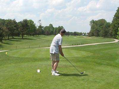 Fraz demonstrates how Guppy should hit that long drive