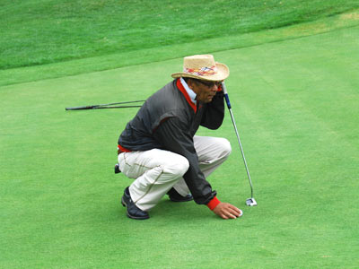 Peryer getting ready for a key putt